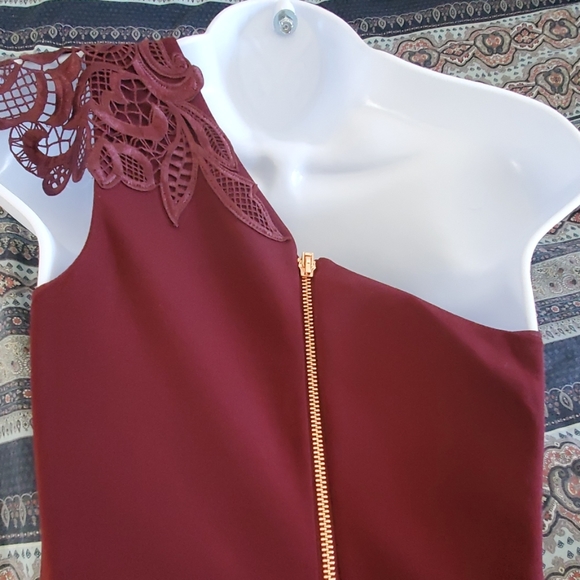 Cold shoulder, mid length dress - Picture 5 of 8